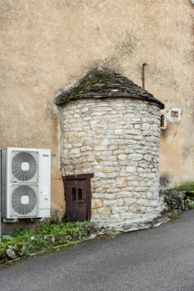 Vue du four à pain côté nord-ouest.  © Région Bourgogne-Franche-Comté, Inventaire du patrimoine