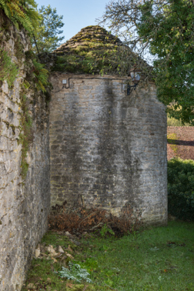 Vue de la première tour côté nord-est.  © Région Bourgogne-Franche-Comté, Inventaire du patrimoine