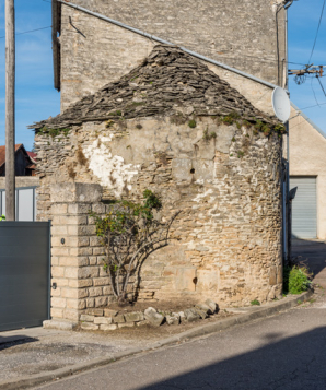 Vue de la tour depuis le sud-ouest.  © Région Bourgogne-Franche-Comté, Inventaire du patrimoine
