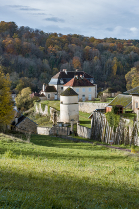Vue d'ensemble depuis le nord-est.  © Région Bourgogne-Franche-Comté, Inventaire du patrimoine