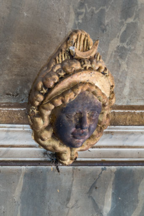 Masque (tête de femme), de trois quarts : Séléné. © Région Bourgogne-Franche-Comté, Inventaire du patrimoine
