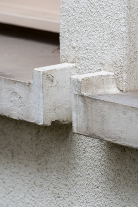 Détail des appuis saillants des baies de la façade nord (baie 4). © Région Bourgogne-Franche-Comté, Inventaire du patrimoine Détail des appuis saillants des baies de la façade nord (baie 4). © Région Bourgogne-Franche-Comté, Inventaire du patrimoine