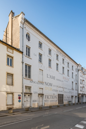 Batiment d'origine rue des Perrières : façade antérieure, de trois quarts gauche (vue rapprochée). © Région Bourgogne-Franche-Comté, Inventaire du patrimoine Batiment d'origine rue des Perrières : façade antérieure, de trois quarts gauche (vue rapprochée). © Région Bourgogne-Franche-Comté, Inventaire du patrimoine