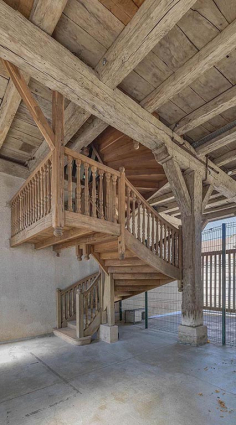 Escalier desservant l'étage supérieur du hangar. © Région Bourgogne-Franche-Comté, Inventaire du patrimoine Escalier desservant l'étage supérieur du hangar. © Région Bourgogne-Franche-Comté, Inventaire du patrimoine