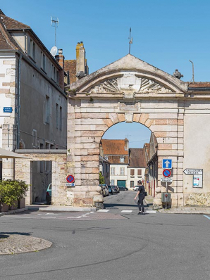 Portail de la rue des Halles. © Région Bourgogne-Franche-Comté, Inventaire du patrimoine