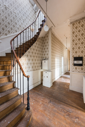 Premier étage, appartement du caissier, escalier conduisant au comble. © Région Bourgogne-Franche-Comté, Inventaire du patrimoine