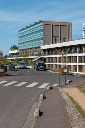 Maison de la culture : cage de scène (façades postérieure et latérale gauche). © Région Bourgogne-Franche-Comté, Inventaire du patrimoine Maison de la culture : cage de scène (façades postérieure et latérale gauche). © Région Bourgogne-Franche-Comté, Inventaire du patrimoine
