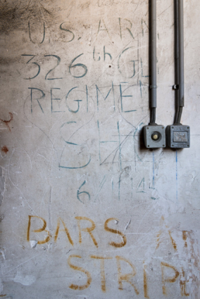 Comble de l'ancien théâtre : graffitis. © Région Bourgogne-Franche-Comté, Inventaire du patrimoine