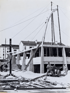 Église Sainte-Thérèse en construction, 1958. © Région Bourgogne-Franche-Comté, Inventaire du patrimoine