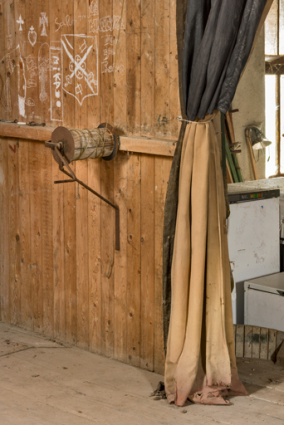 Treuil pour la manoeuvre du rideau de scène. © Région Bourgogne-Franche-Comté, Inventaire du patrimoine Treuil pour la manoeuvre du rideau de scène. © Région Bourgogne-Franche-Comté, Inventaire du patrimoine