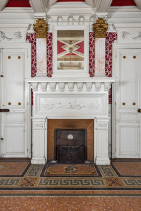 Salle à manger du rez-de-chaussée, cheminée. © Région Bourgogne-Franche-Comté, Inventaire du patrimoine Salle à manger du rez-de-chaussée, cheminée. © Région Bourgogne-Franche-Comté, Inventaire du patrimoine
