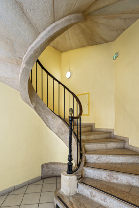 Rez-de-chaussée : escalier en vis. © Région Bourgogne-Franche-Comté, Inventaire du patrimoine Rez-de-chaussée : escalier en vis. © Région Bourgogne-Franche-Comté, Inventaire du patrimoine