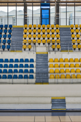 Maison des sports, grand gymnase : gradins côté Loire (détail). © Région Bourgogne-Franche-Comté, Inventaire du patrimoine Maison des sports, grand gymnase : gradins côté Loire (détail). © Région Bourgogne-Franche-Comté, Inventaire du patrimoine