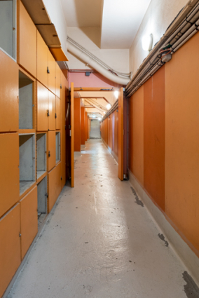 Maison des sports : couloir (étage de soubassement côté RN). © Région Bourgogne-Franche-Comté, Inventaire du patrimoine Maison des sports : couloir (étage de soubassement côté RN). © Région Bourgogne-Franche-Comté, Inventaire du patrimoine