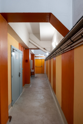 Maison des sports : couloir (étage de soubassement côté RN). © Région Bourgogne-Franche-Comté, Inventaire du patrimoine Maison des sports : couloir (étage de soubassement côté RN). © Région Bourgogne-Franche-Comté, Inventaire du patrimoine