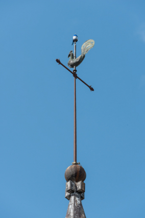 Vue de la girouette en forme de coq. © Région Bourgogne-Franche-Comté, Inventaire du patrimoine Vue de la girouette en forme de coq. © Région Bourgogne-Franche-Comté, Inventaire du patrimoine