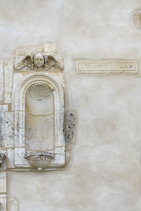Niche portant l'inscription de saint Germain. © Région Bourgogne-Franche-Comté, Inventaire du patrimoine Niche portant l'inscription de saint Germain. © Région Bourgogne-Franche-Comté, Inventaire du patrimoine