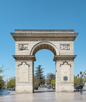 La porte Guillaume reconstruite à la fin du 18e siècle. © Région Bourgogne-Franche-Comté, Inventaire du patrimoine