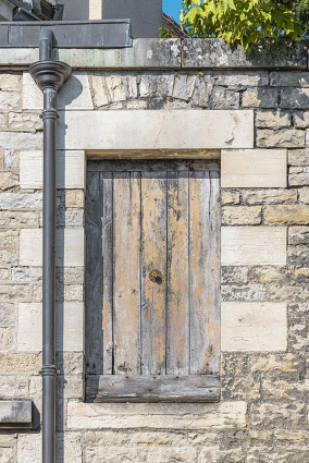 Détail d'une des portes, rue Diderot. © Région Bourgogne-Franche-Comté, Inventaire du patrimoine