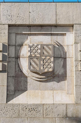 Armoiries de la ville, pont ferroviaire, rue Monge. © Région Bourgogne-Franche-Comté, Inventaire du patrimoine