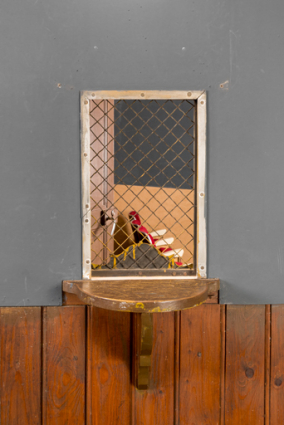 Vestibule : guichet. © Région Bourgogne-Franche-Comté, Inventaire du patrimoine