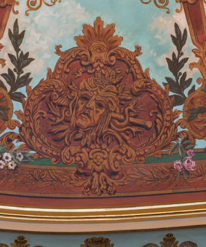 Plafond : cartouche avec masque de la Tragédie (poignard, serpents). © Région Bourgogne-Franche-Comté, Inventaire du patrimoine