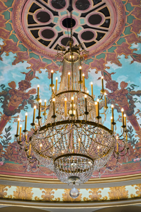 Salle : grand lustre. © Région Bourgogne-Franche-Comté, Inventaire du patrimoine