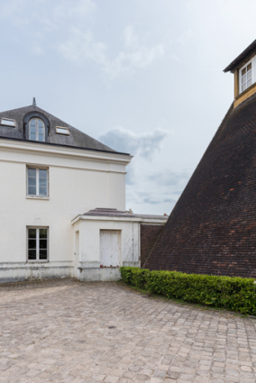 Corps de jonction avec l'aile de la Marine : élévation antérieure. © Région Bourgogne-Franche-Comté, Inventaire du patrimoine