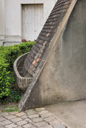 Jardinière à la base de la toiture. © Région Bourgogne-Franche-Comté, Inventaire du patrimoine