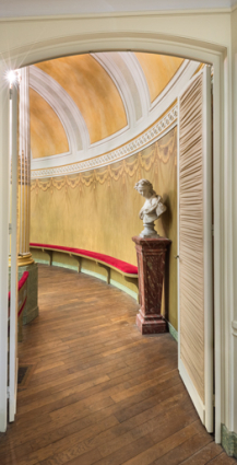 Accès à la galerie, côté jardin. © Région Bourgogne-Franche-Comté, Inventaire du patrimoine