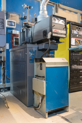 Projecteur Simplex et redresseur Prevost, de trois quarts arrière gauche. © Région Bourgogne-Franche-Comté, Inventaire du patrimoine