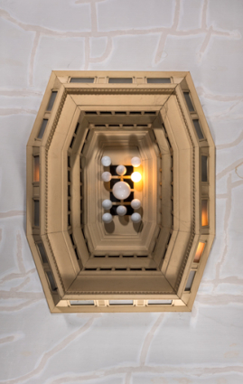 Caisson central lumineux. © Région Bourgogne-Franche-Comté, Inventaire du patrimoine