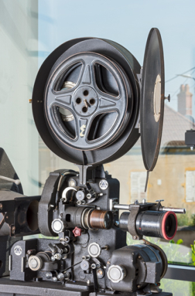 1er projecteur : porte-bobine ouvert et chrono (avec optique et moteur électrique). © Région Bourgogne-Franche-Comté, Inventaire du patrimoine