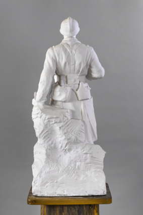 Statue de Poilu : vue de dos. © Région Bourgogne-Franche-Comté, Inventaire du patrimoine