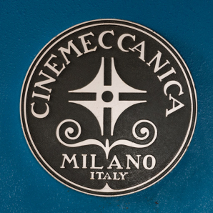 Logotype Cinemeccanica. © Région Bourgogne-Franche-Comté, Inventaire du patrimoine