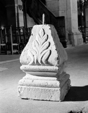Support de bénitier ou de cuve baptismale. © Région Bourgogne-Franche-Comté, Inventaire du patrimoine Support de bénitier ou de cuve baptismale. © Région Bourgogne-Franche-Comté, Inventaire du patrimoine