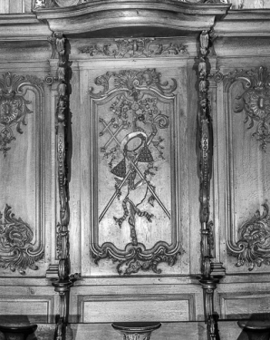 Détail : stalle prieurale, vue de face. © Région Bourgogne-Franche-Comté, Inventaire du patrimoine