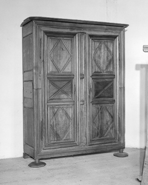 Armoire fendue horizontalement. © Région Bourgogne-Franche-Comté, Inventaire du patrimoine
