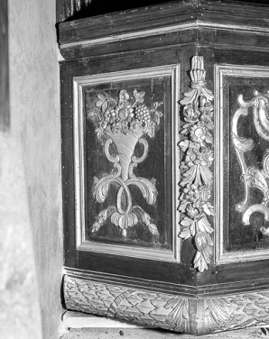 Détail : un panneau de la cuve. © Région Bourgogne-Franche-Comté, Inventaire du patrimoine