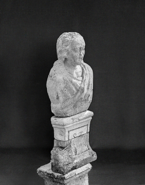 Saint Jean, vue de trois quarts droit. © Région Bourgogne-Franche-Comté, Inventaire du patrimoine