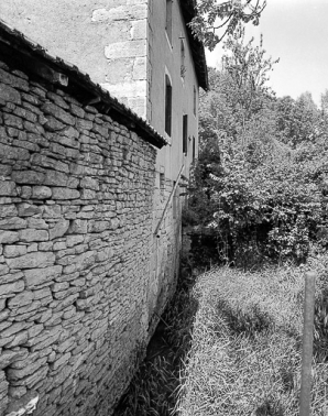 Mur d'enclos. © Région Bourgogne-Franche-Comté, Inventaire du patrimoine