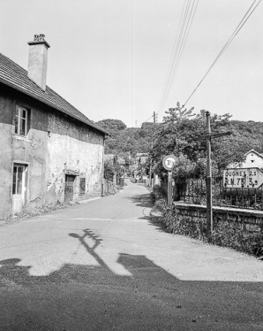Douvot : une rue du village. © Région Bourgogne-Franche-Comté, Inventaire du patrimoine
