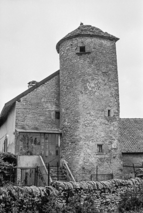 Ferme : tour et mur en pierre sèche. © Région Bourgogne-Franche-Comté, Inventaire du patrimoine