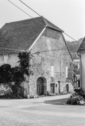 Ferme cadastrée AD 156 : façades antérieure et latérale gauche. © Région Bourgogne-Franche-Comté, Inventaire du patrimoine