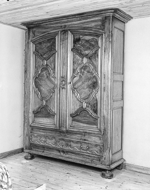 Intérieur : armoire © Région Bourgogne-Franche-Comté, Inventaire du patrimoine