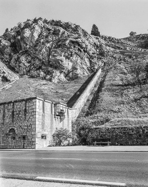 Vue d'ensemble, avec le mur. © Région Bourgogne-Franche-Comté, Inventaire du patrimoine