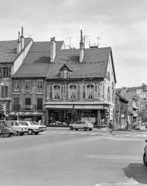 Vue de la rue de la République et angle de la rue Jules Mathez. © Région Bourgogne-Franche-Comté, Inventaire du patrimoine