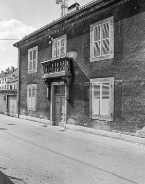 Façade sur rue, vue de trois quarts droit. © Région Bourgogne-Franche-Comté, Inventaire du patrimoine