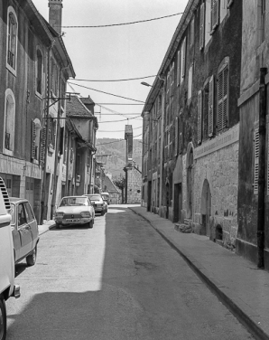 Place Saint-Bénigne. Portail, à l'extrémité de la rue Gambetta. © Région Bourgogne-Franche-Comté, Inventaire du patrimoine