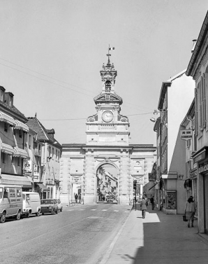 Vue d'ensemble depuis la rue de la République. © Région Bourgogne-Franche-Comté, Inventaire du patrimoine